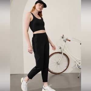 Athleta Brooklyn Heights high-rise jogger black size 6 *tiny flaw*
